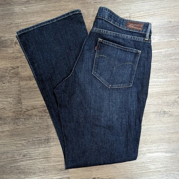 Levi's Bootcut Jeans - Picture 2 of 7